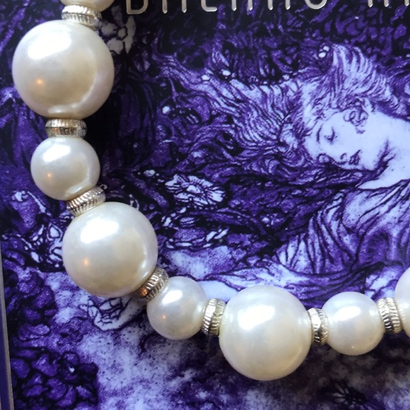 Faux pearl necklace - Picture 5 of 5